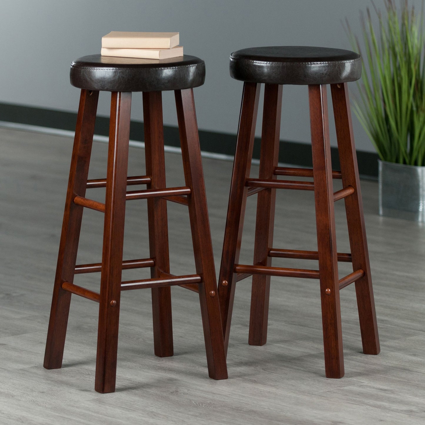 463129481Wooden bar stool set with crossbar footrests and cushioned top